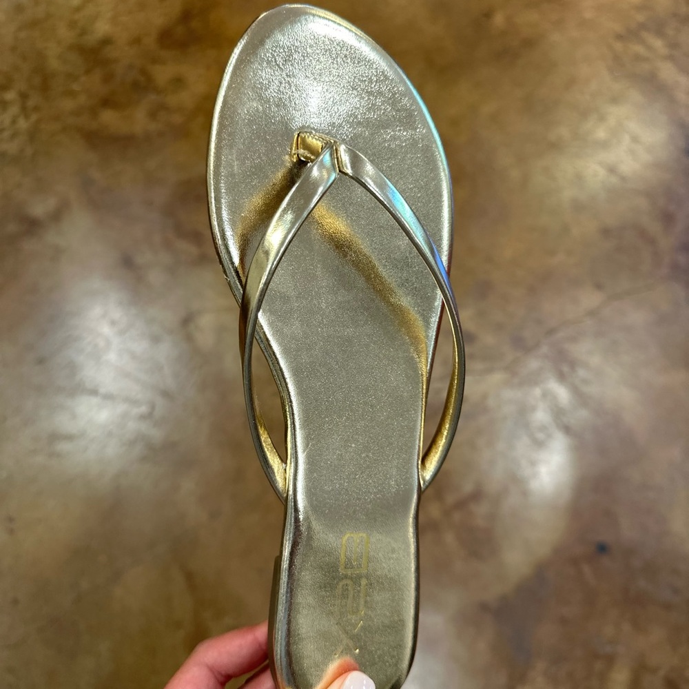 Gold flip flop